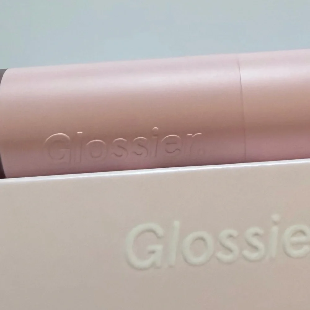 Glossier Jet Red Lip Suit Crème NIB